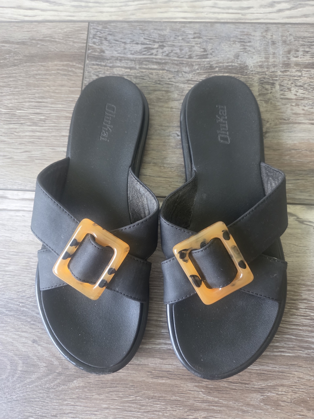 OluKai Black La'i Slide Sandals with Tortoiseshell Buckle Size 7